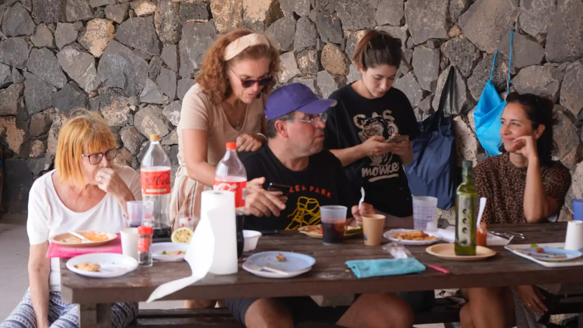 Reunión en un comedor al aire libre